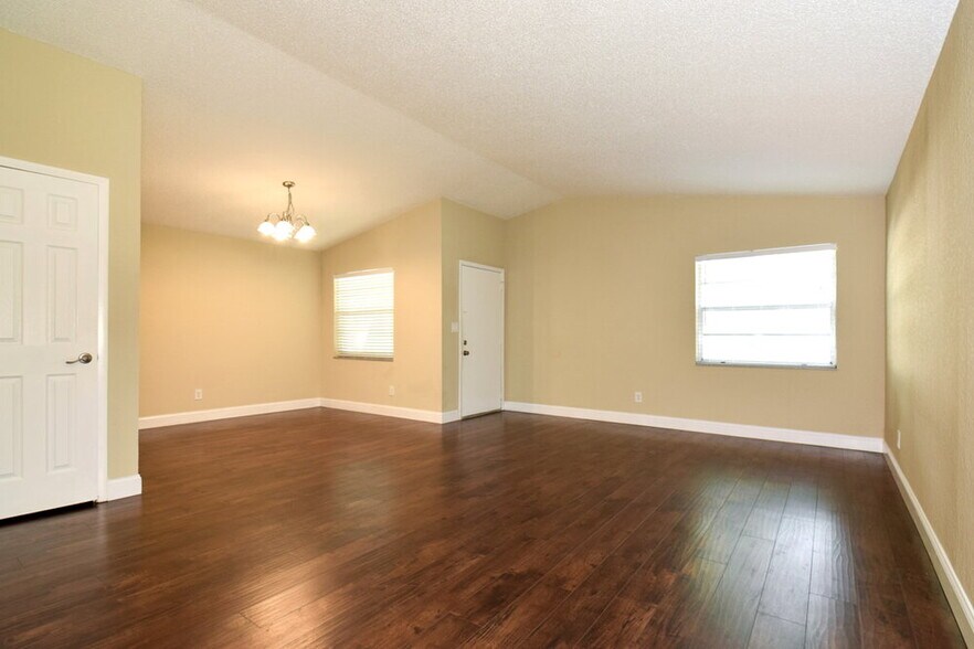 Building Photo - 4404 Sawgrass Blvd