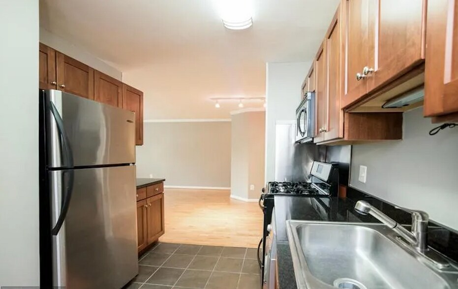 Building Photo - 3109 Naylor Rd SE