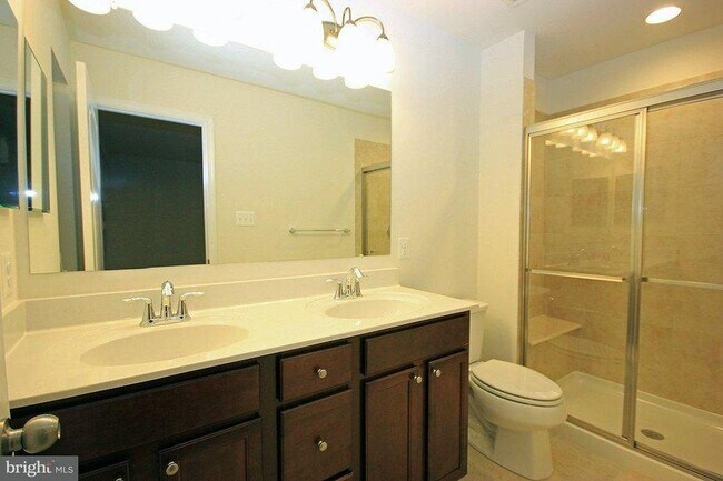 Building Photo - 6282 Newport Ct