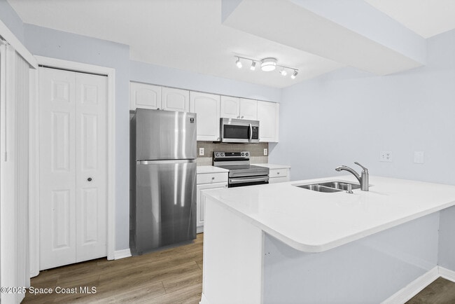 Building Photo - 8753 Live Oak Ct