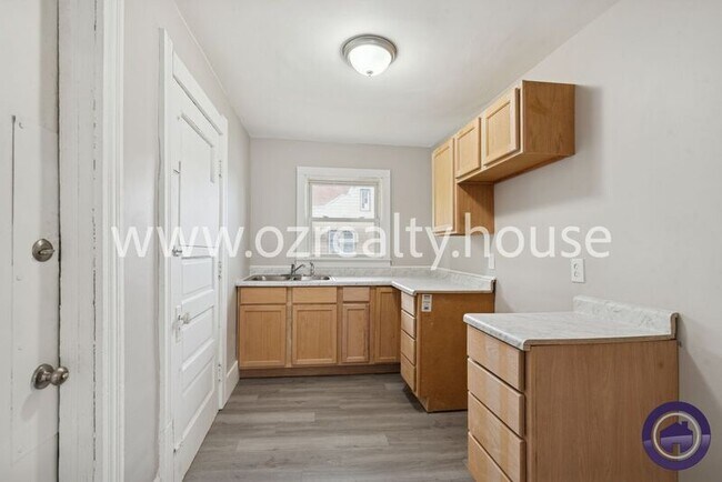 Building Photo - 3241 Cherry St