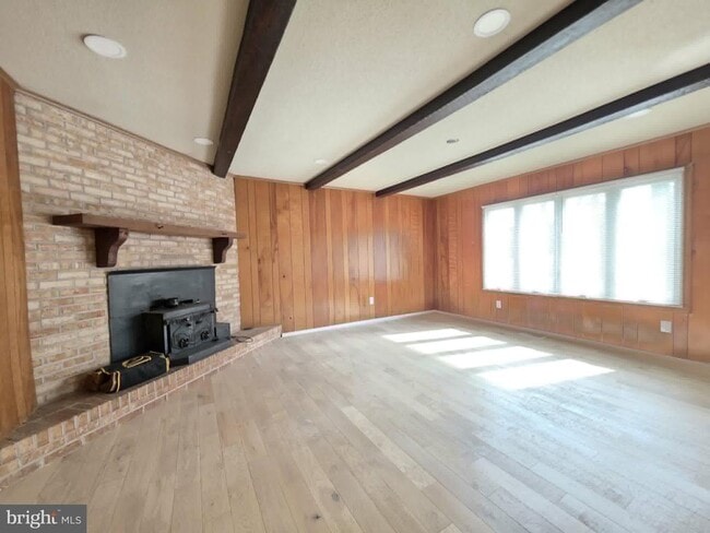 Building Photo - 8241 Robin Hood Dr