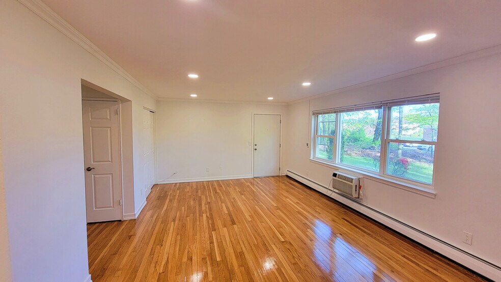 Building Photo - 12 Rolling Ridge Rd