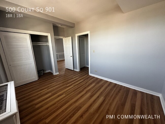 Building Photo - 1 Bed / 1 Bath Apartment off Walking Mall ...