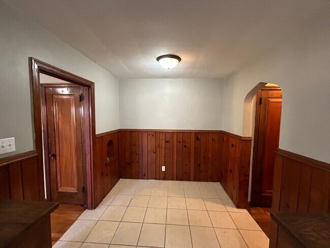 Building Photo - 2351 Ravine St