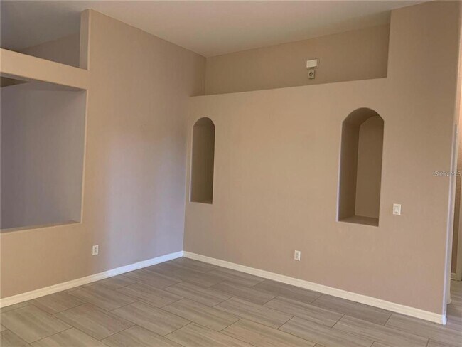 Building Photo - 10724 Banfield Dr