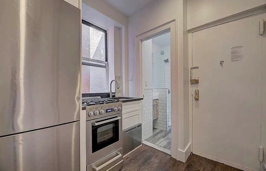 Building Photo - 207 Madison St