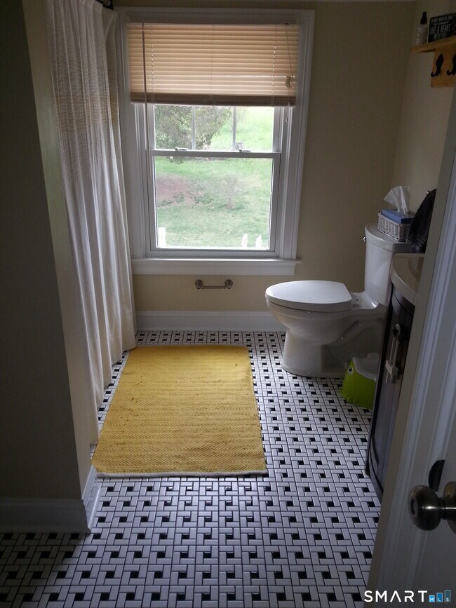 Building Photo - 356 Townsend Ave