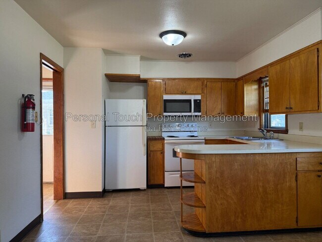 Building Photo - 1818 5th Ave S