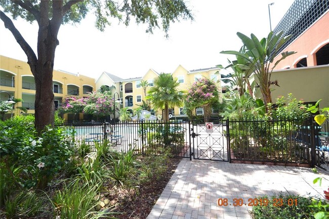 Building Photo - 1810 E Palm Ave