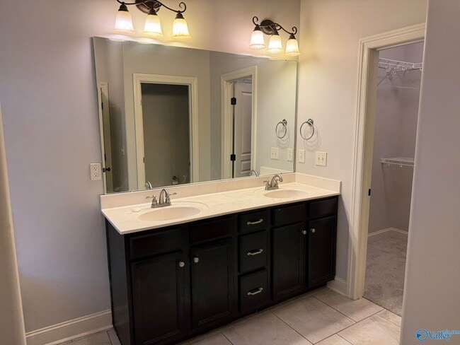 Building Photo - 134 Somer Creek Ln