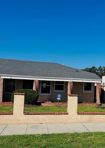 Building Photo - 2629 Baltic Ave