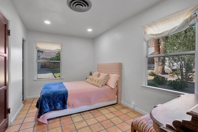 Building Photo - 52123 Avenida Diaz
