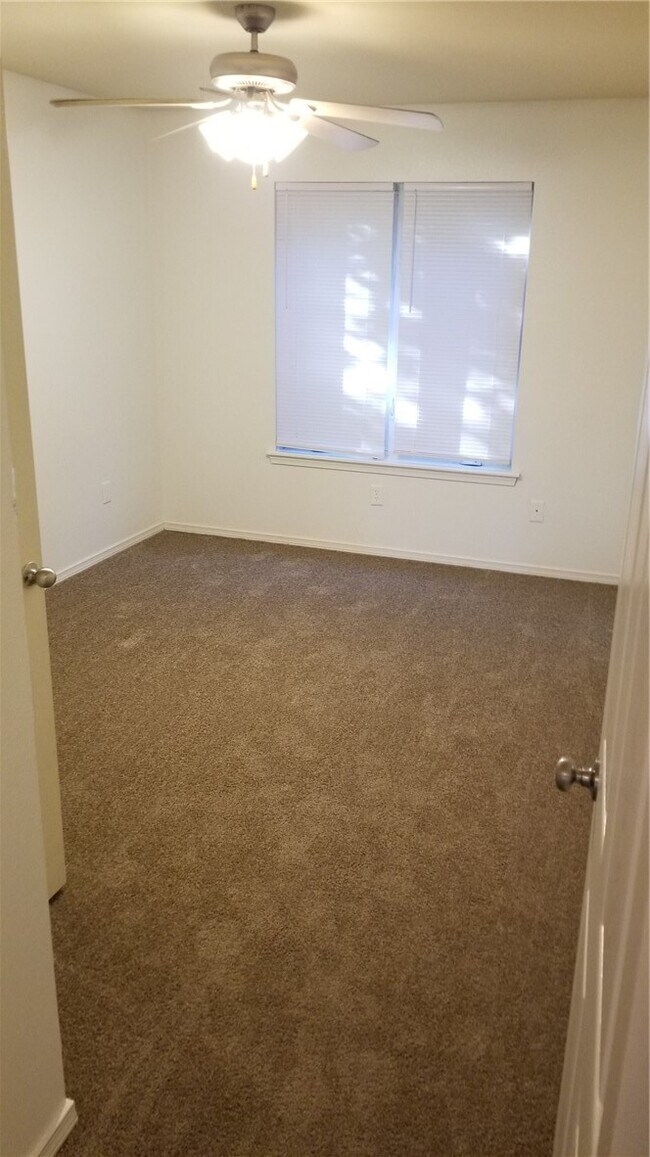 Building Photo - 820 W Piedmont Pl