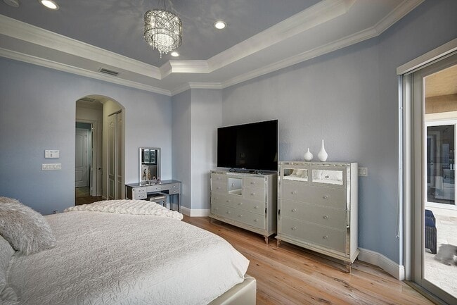 Building Photo - 8980 Lakeview Pl