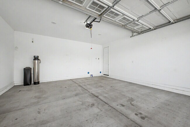 Building Photo - 19357 W Highland Ave