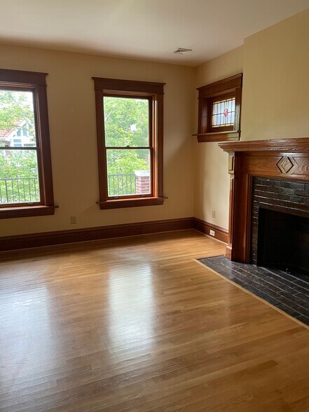 Living Room (pic 2) - 6042 Pershing Ave
