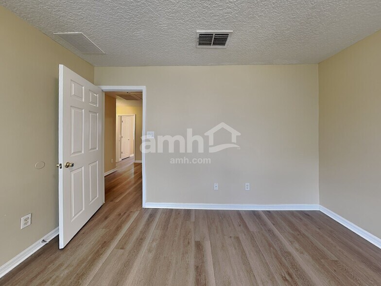 Building Photo - 2475 Breezy Meadow Rd