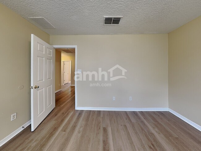 Building Photo - 2475 Breezy Meadow Rd