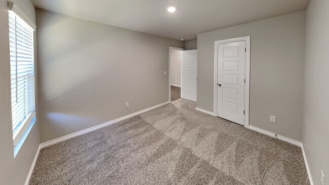 Building Photo - Very Nice 4 Bedroom 2 Bath Home in Piedmont Schools