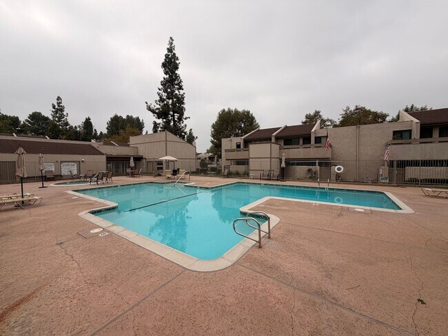 Building Photo - 2 Bed, 2 Bath Fullerton Condo For Rent w/ ...