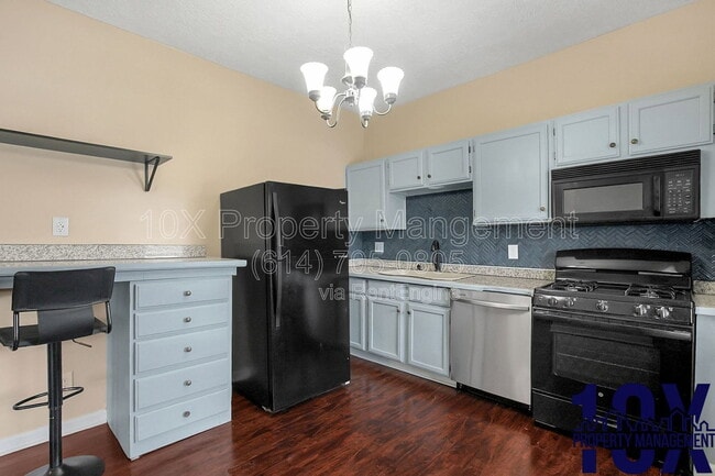 Building Photo - 1652 Summit St