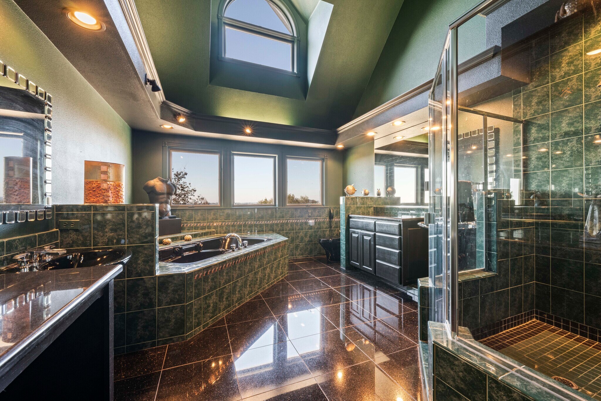 Building Photo - 8985 Vista de Lago Ct