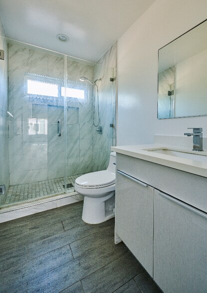 Building Photo - 1333 W 36th Pl