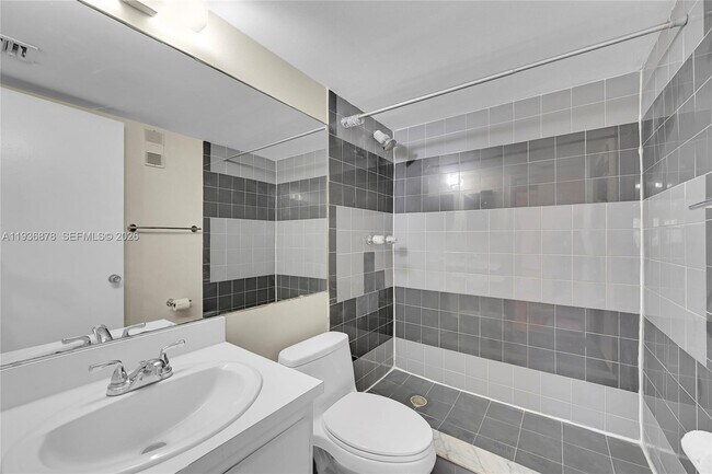 Building Photo - 1100 NW 87th Ave