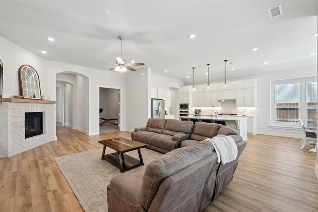 Building Photo - 453 Arcane St