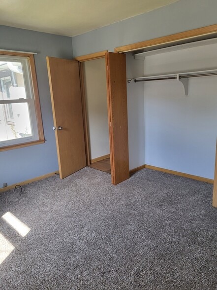 larger bedroom with new carpet - 1411 S Duluth Ave