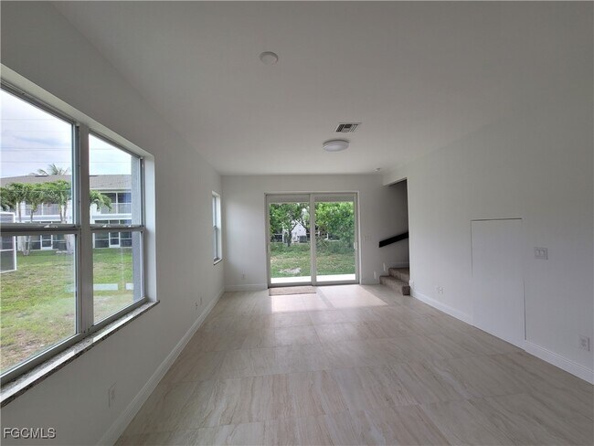 Building Photo - 3517 SW Santa Barbara Pl