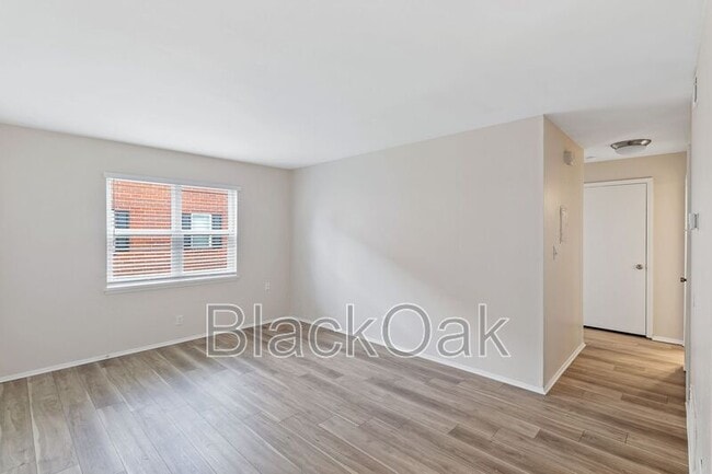 Building Photo - 1007 St Paul Ct