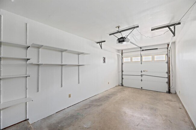 Building Photo - 806 Easy Day Cove