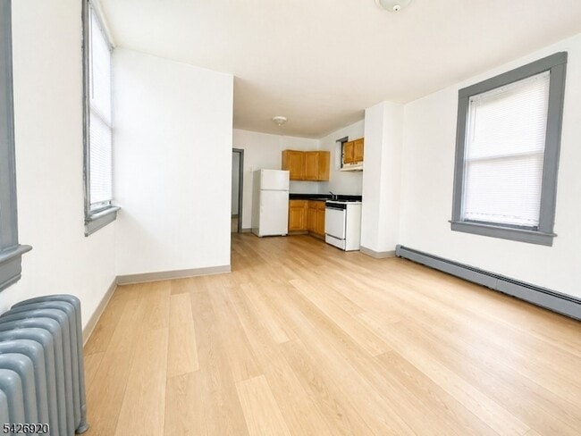 Building Photo - 840 Mt Prospect Ave