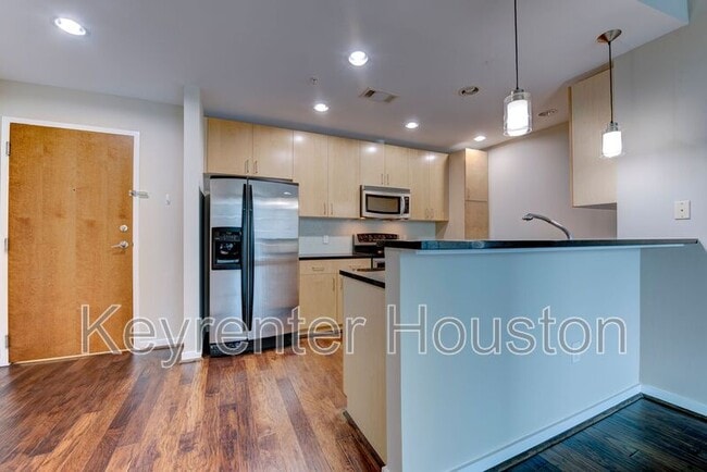Building Photo - 5925 Almeda Rd