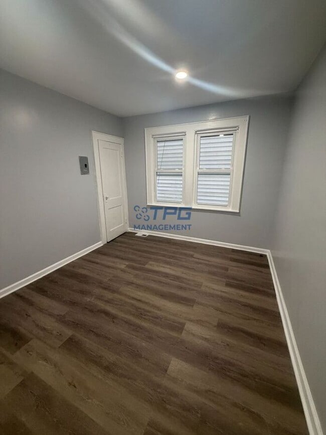 Building Photo - 134 Dewey St