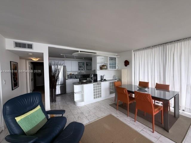 Building Photo - 1440 Brickell Bay Dr