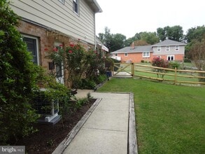 Building Photo - 17540 Queen Elizabeth Dr