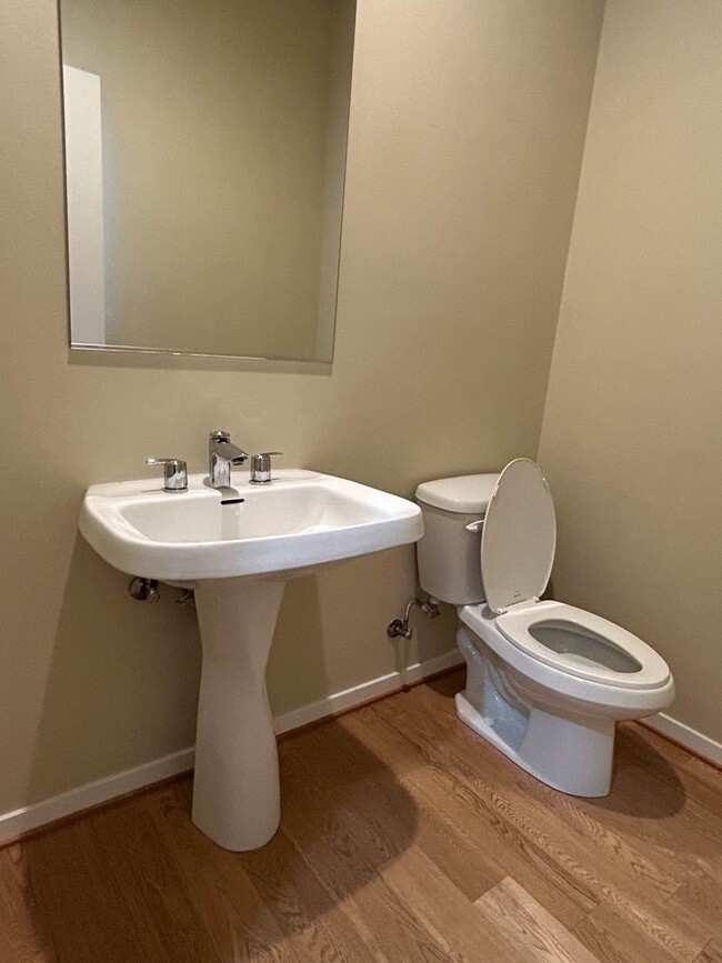 Building Photo - Spacious 3BR/3.5BA Townhome in Desirable E...
