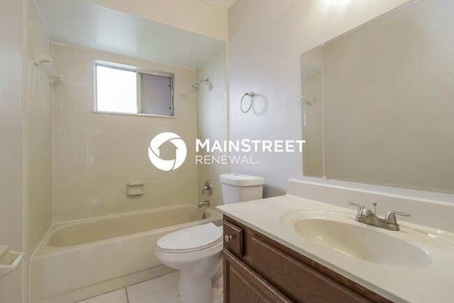 Building Photo - 1523 Maplewood Cir