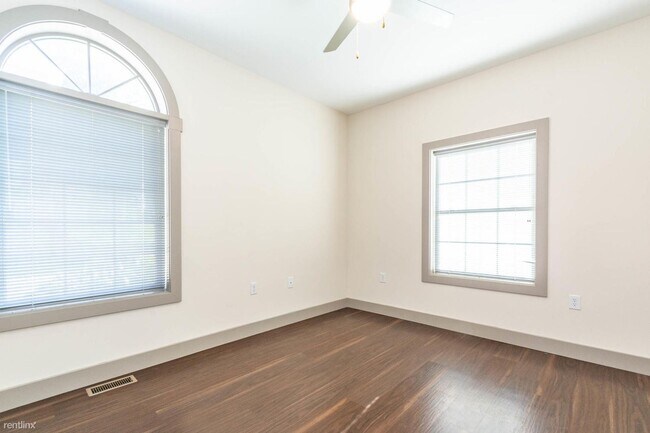 Building Photo - 2 br, 2 bath 4plex - Manors 631 Unit 2/BR