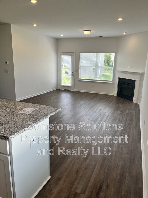 Building Photo - 2213 Zeva Cir
