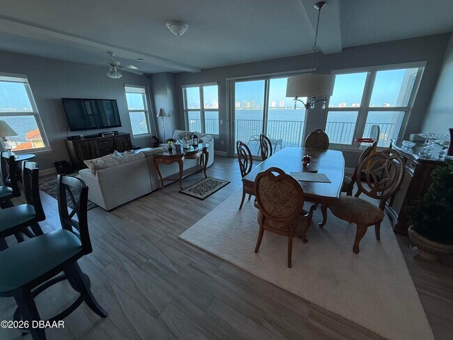 Building Photo - 2801 S Ridgewood Ave