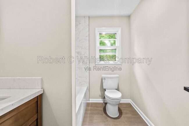 Building Photo - 851 Ward Ln