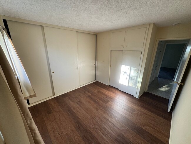 Building Photo - 15856 Lawnhill Dr