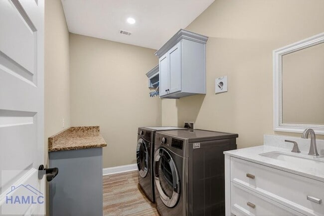 Building Photo - 99 Blueberry Ct NE