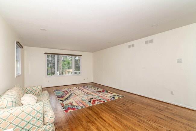 Building Photo - 1800 Lark Ln