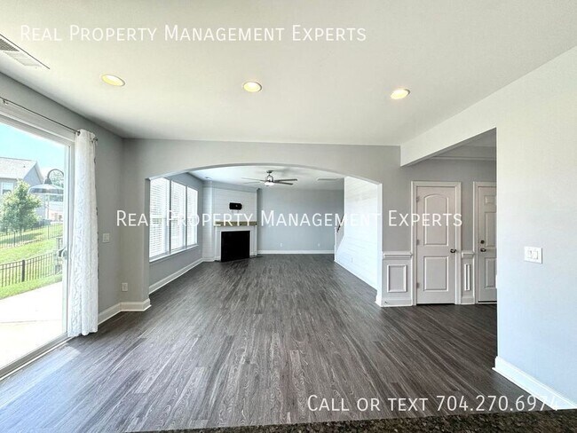 Building Photo - 112 Cramerton Mills Pkwy