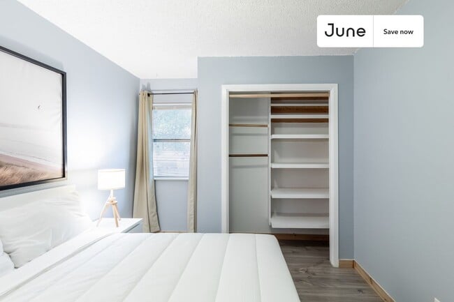 Building Photo - 5402 Brompton Cir